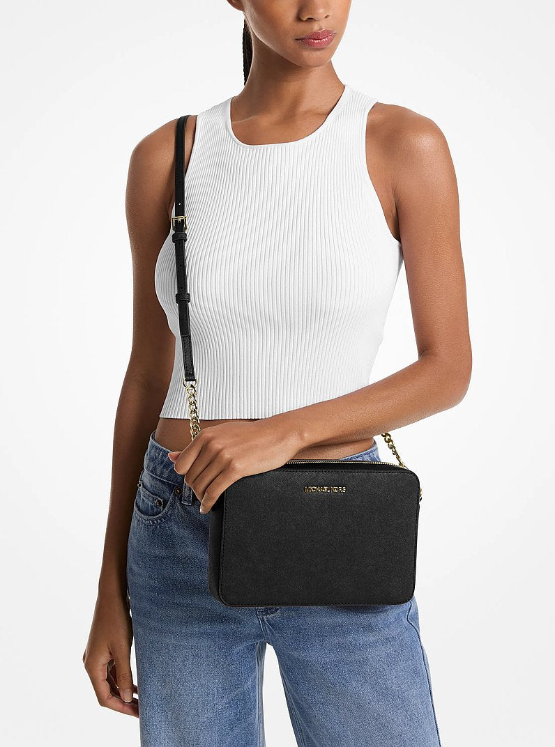 Michael Kors Jet Set Saffiano nera – indossata a tracolla
